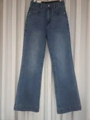 レディース ストレートフィット デニム (新品)