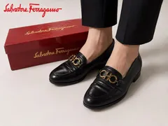 ●【箱付き】Salvatore Ferragamo 　サルヴァトーレ フェラガモ　BABS ダブルガンチーニ　本革パンプス/mo-A-215-6140-1.4/正規品/本物 ブラックレザーのローファー、ゴールドチェーン装飾付き。のサムネイル