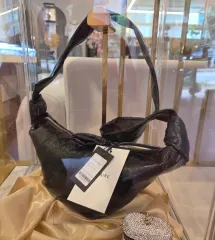 (QUEEN OBZEE 涼しい値下げ 可能) LEMAIRE ルメール バッグ 黒色 クロワッサンバッグ (新品)