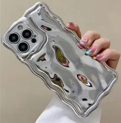 アイフォンSE3/SE2用ケース メタルうねうねケース 可愛い かわいい カバー シルバー 銀色 うねうね ストラップホール メタル シンプル おしゃれ ソフト なみなみ 凸凹 でこぼこ インスタ映え 韓国 くねくね キラキラ カメラ保護 カメラカバー スマホのサムネイル