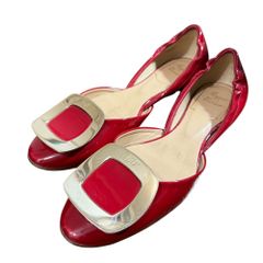 美品 Roger Vivier ロジェヴィヴィエ パテントレザー フラットパンプス サイズ34 1/2 21.5cm相当 レッド レディース 古着 中古 USED