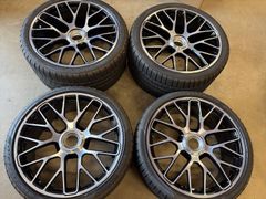 4本セット)マカンSホイールタイヤセット粗悪品 - メルカリ