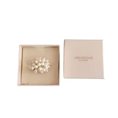 美品 VENDOME ヴァンドーム パールビーズ 指輪 リング アクセサリー 箱付き 13号相当 ホワイト レディース 古着 中古 USEDのサムネイル
