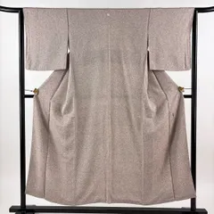 【在庫一掃】 【美品】 小紋 身丈152cm 裄丈63.5cm S 袷 松井青々 落款 幾何学模様 ピンクベージュ 正絹 名品 一つ紋 【中古】のサムネイル