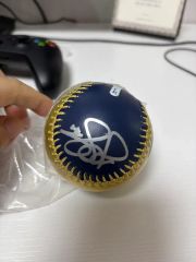 ルイス・セベリーノ 直筆サインボール LUIS SEVERINO - メルカリ