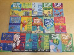 Roald Dahl Collection 洋書 17冊 - メルカリ