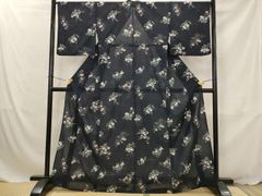 夏大島 龍郷 着物 紬 蔦模様 紺色 レトロ 和装 夏大島 龍郷 着物 紬 蔦模様 紺色 レトロ 和装 - メルカリ