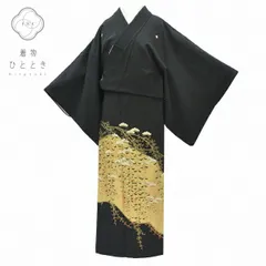  リサイクル着物 身丈151.2cm 裄丈63.5cm 黒留袖 正絹 仕立て上がり 五つ紋 比翼付き 結婚式 金駒刺繍 S 黒色系 松文様 特品 [ 着物 中古 帯 リサイクル 振袖 浴衣 袴 和服 古着 ] qq1996bのサムネイル