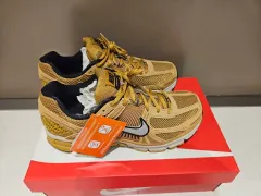 ナイキ ズーム ボメロ5 新品 260のサムネイル
