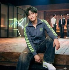 Txt ヨンジュン着用 Adidas トラックジャケット ネイビー - メルカリ