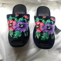 未使用タグ付き　フェイラー FEILER シュニール　レディース スリッパ  黒　花柄のサムネイル