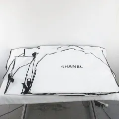 2026年最新】CHANEL洋服カバーの人気アイテム - メルカリ