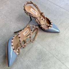 VALENTINO GARAVANI ヴァレンティノガラヴァーニ ロックスタッズパンプス パテントレザー ブルー ピンクベージュ 38  レディースシューズ 25cmのサムネイル