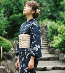 【la belle Etude】浴衣セット　百合　ネイビー ラベルエチュード 浴衣セット 百合柄 ネイビー 作り帯 下駄 - メルカリ
