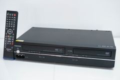 TOSHIBA SD-V700 VHS DVD一体型ビデオデッキ 【美品 】 - メルカリ