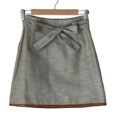 美品 REDValentino レッドヴァレンティノ レザーパイピング トラペーズスカート グレージュ レディース 古着 中古 USEDのサムネイル