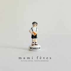 フェーヴ　パンを抱えた少年　フランス　フェーブ　ミニチュア陶器　m-4219