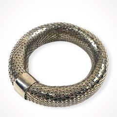APROSIO&CO　ビーズフラワーバングル　新品未使用　イタリア製 APROSIO&CO ビーズフラワーバングル イタリア製 - メルカリ