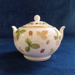 美品 WEDGWOOD Wild Strawberryシュガーポット 黒壺 - メルカリ