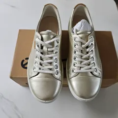 新品 ECCO GOLD スニーカーのサムネイル