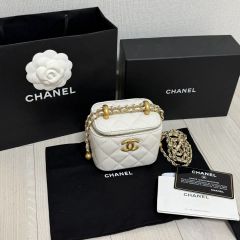 シャネル CHANEL ミニバニティポーチ パールボールチェーン ホワイト美 