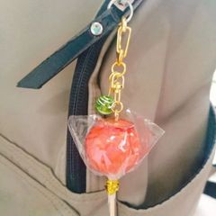 りんご飴とヨーヨー チャーム キーホルダー - メルカリ