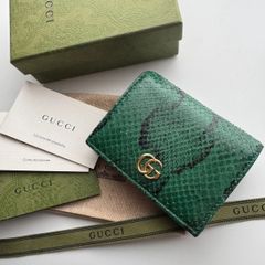 希少カラー✨未使用✨VERSACE 二つ折り財布 グリーン パイソン - メルカリ
