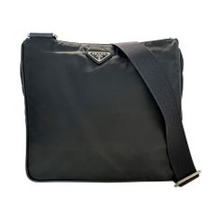 プラダ PRADA バッグ メンズ ブランド ショルダーバッグ ナイロン ブラック お出かけ 斜め掛け 大人 シンプル 黒 【中古】