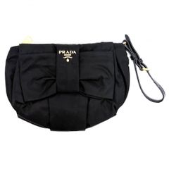 PRADA ブラック ナイロン ポーチ リボン PRADA ナイロン ポーチ ブラック リボン - メルカリ