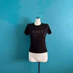 1287 FOXEY NEW YORK フォクシー ニューヨーク　ビーズロゴ 半袖Tシャツ 38 黒　ブラック　デカロゴのサムネイル