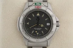 TAG Heuer タグ・ホイヤー 4000 200m メタリック グレー ダイアル クオーツ時計のサムネイル