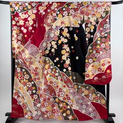 ☆中古品☆振袖 単品 化繊 ジャパンスタイル 赤黒系蝶・花模様B級品 