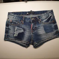 DSQUARED2 デニム ショートパンツ ローライズ サイズ26 2508627のサムネイル