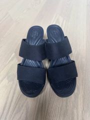 希少 CROCS クロックス レイ ウェッジサンダル W7 ブラック - メルカリ
