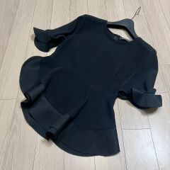 未使用✨️【EZUMI】フレアケープ ノースリプリーツ トップス 黒 