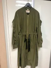 ハンサム BIRD フリル シャカシャカ素材 ロング ジップアップ ワンピースタイプ アウター マウンテンパーカー バードバイJUICY COUTUREのサムネイル