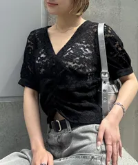 W.W.G ＜前後２WAY＞レースVネックトップスのサムネイル