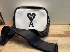 AMI Paris ブラック ナイロン MARCEL LUNCH BOX バッグ - メルカリ
