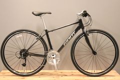 GIANT クロスバイク SHIMANO 24段変速 Mサイズ ディスクブレーキ