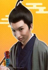 [중고]생사진(남성) 미요시 다이키(히라가 겐우치)/버스트 업·의상 블랙·그레이·일본옷·좌향·배경 노란·캐릭터 샷/Patch stage vol.9 무대