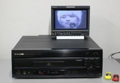 コーネリアス ポータブルレコードプレーヤー - メルカリ