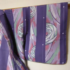 ポリエステル着物専門店in.style◆未使用品◆小紋着物◆単衣◆広衿◆銘仙風◆薔薇◆仕付け糸◆洗える着物◆Lサイズ◆トールサイズ◆身幅広め◆裄68.5cm◆丈166cmのサムネイル