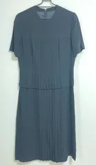 【220214】jun ashida ジュンアシダ  半袖　ノーカラー　プリーツ　ロングワンピース　クリーニング済み　サイズ　13  ・ ブラックのサムネイル