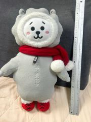 BT21 RJ ぬいぐるみ JIN ジャンボ スタンディングドール 説明文 - メルカリ