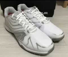 アンダーアーマー スニーカーのサムネイル