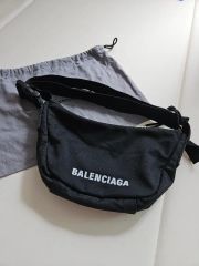 【おさるのもんち】バレンシアガ　 BODY BAG おさるのもんち様専用】バレンシアガ BODY BAG - メルカリ
