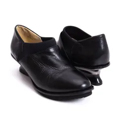 イッセイミヤケISSEY MIYAKE レザーメタルヒールシューズ 黒25cmのサムネイル