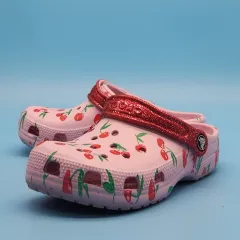 D Crocs Classic プー・プリント キッズ・クロッグ J2 210のサムネイル