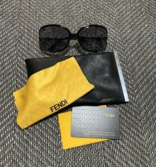 フェンディ FENDI パールサングラス ケース ギャランティカード - メルカリ