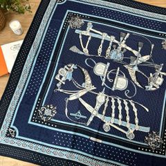 HERMES　エルメス　カレ140ジェアン　宮廷の馬具　バンダナ柄　カシシル HERMES エルメス カレ140ジェアン 宮廷の馬具バンダナ カシシル マリン